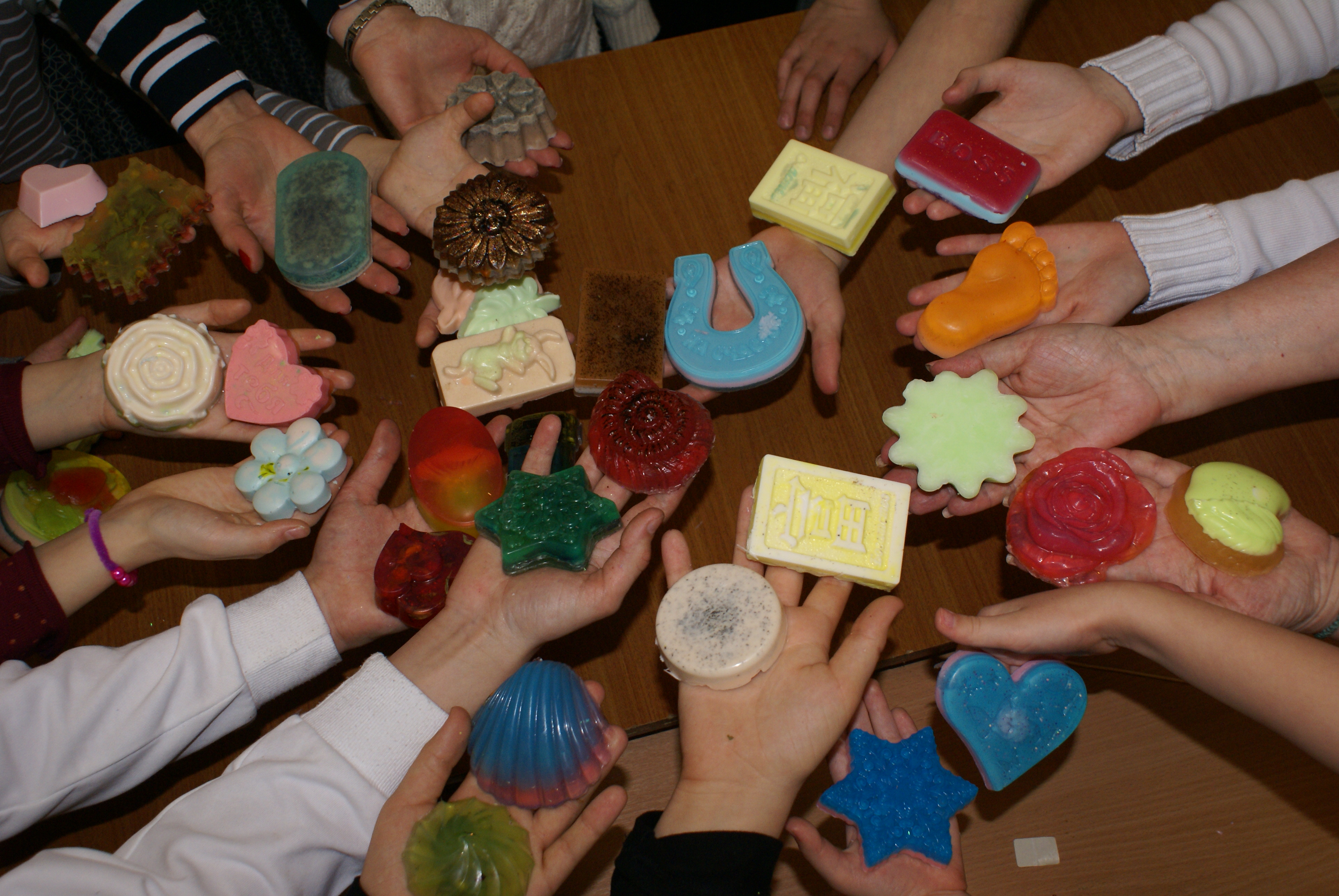 Мастер класс по мыловарению для детей. Как дети делают мыло. Мастер класс по мыловарению для детей. Как дети делают мыло. Мыло ручной работы.